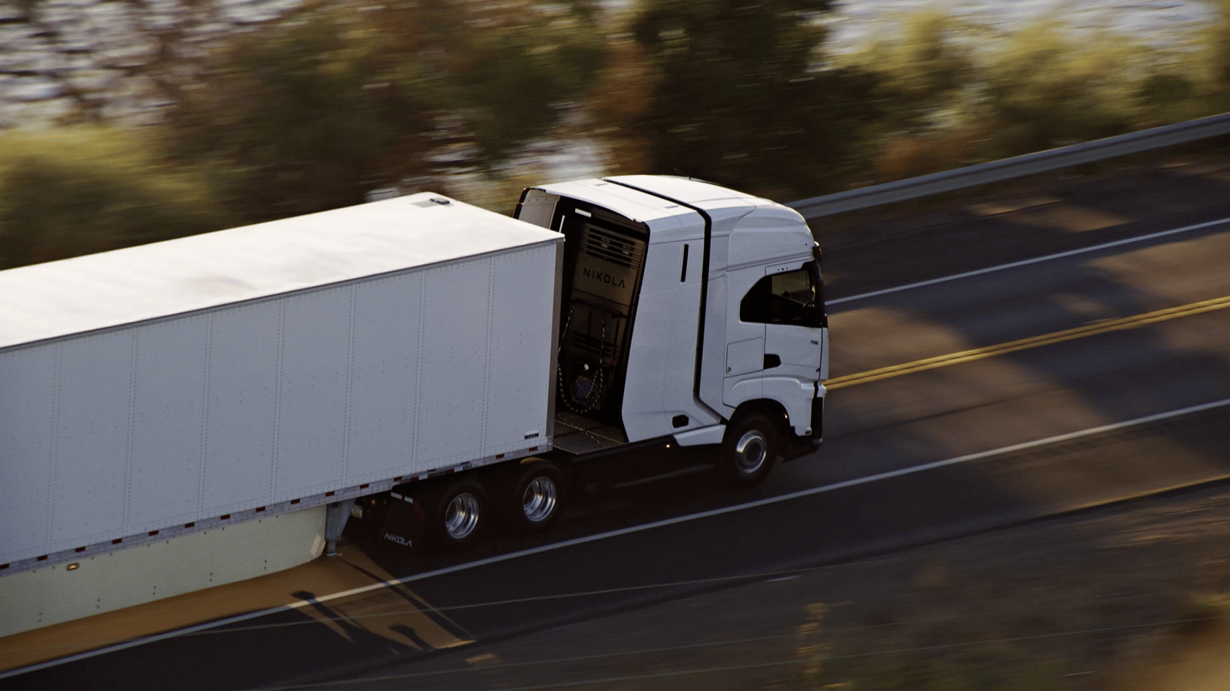 Nikola_FCEV_Road_Blur